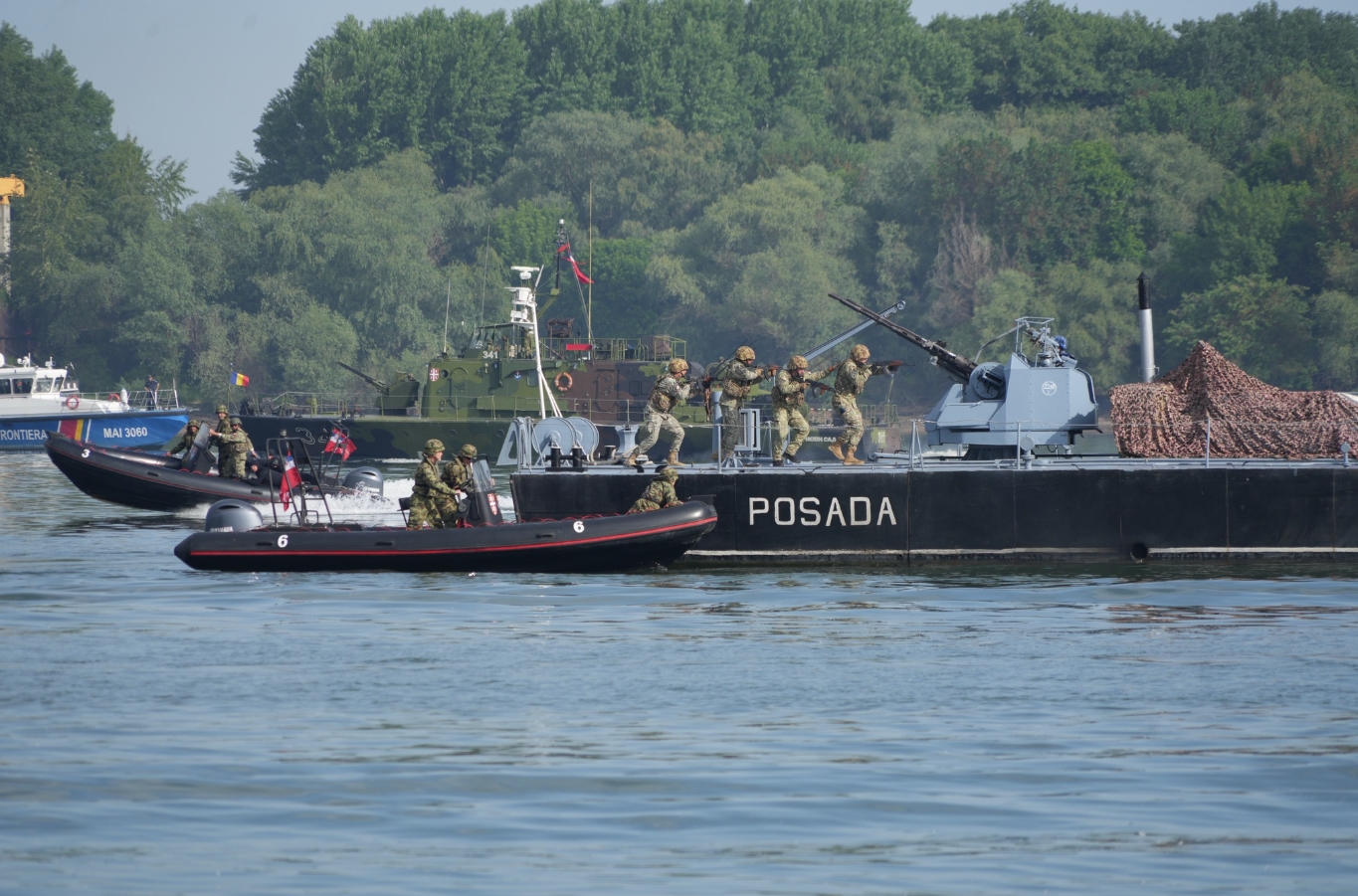 Катери та водолази Румунії, Сербії та Угорщини провели спільні маневри на Дунаї