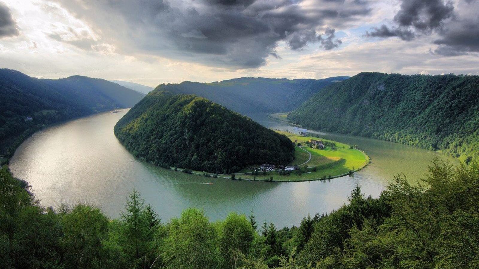 EU Invests in the Danube Region: Environment, Energy, Development