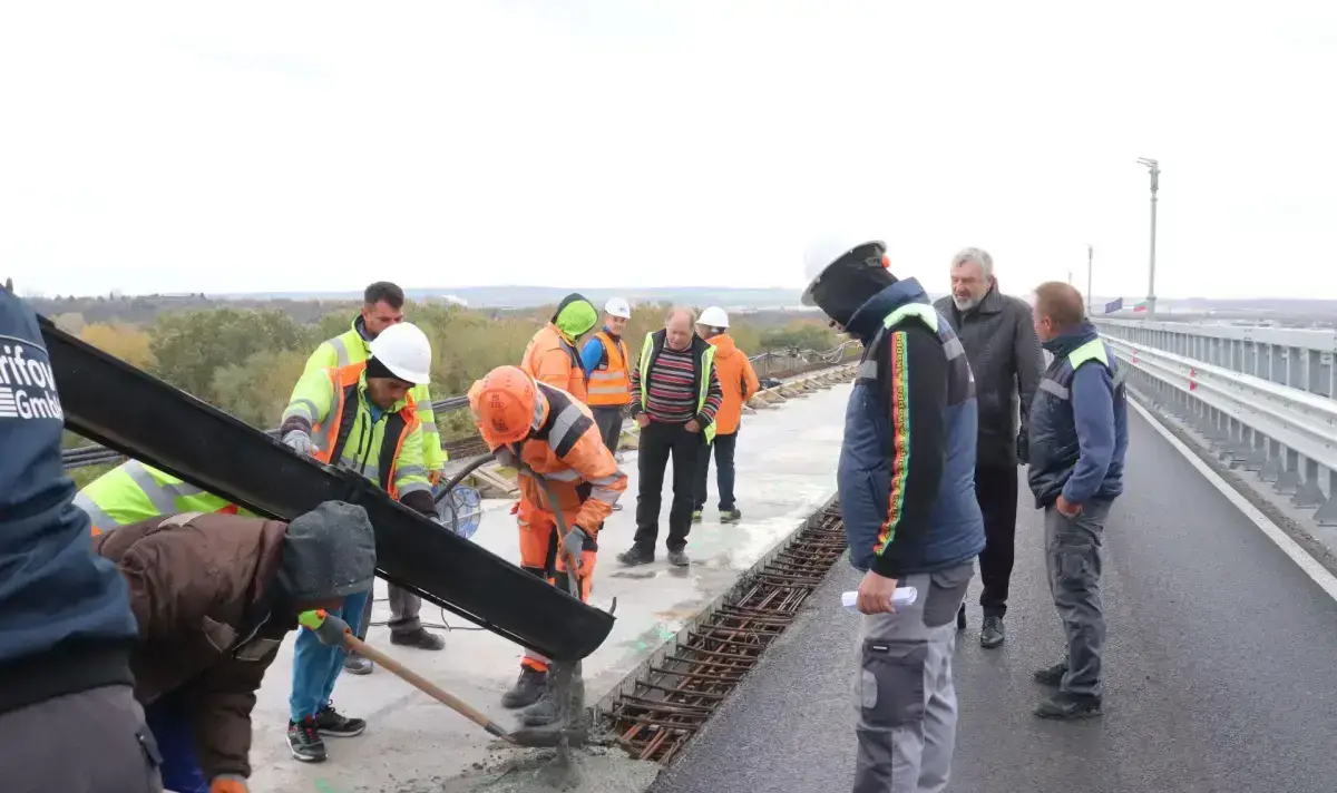Дунайський міст біля Русе відкривають в обох напрямках на Великдень, але ремонт триватиме й надалі